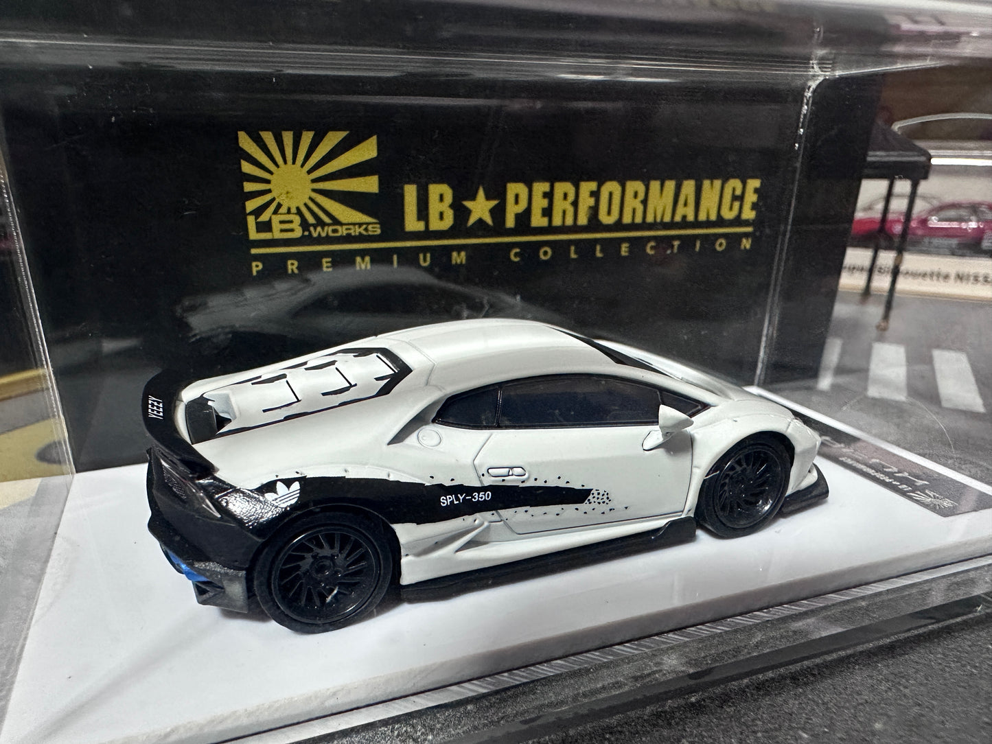 LB PERFORMANCE 1:64 LIBERTY WALK LB-WORKS Huracan LP610 White/Black Resin